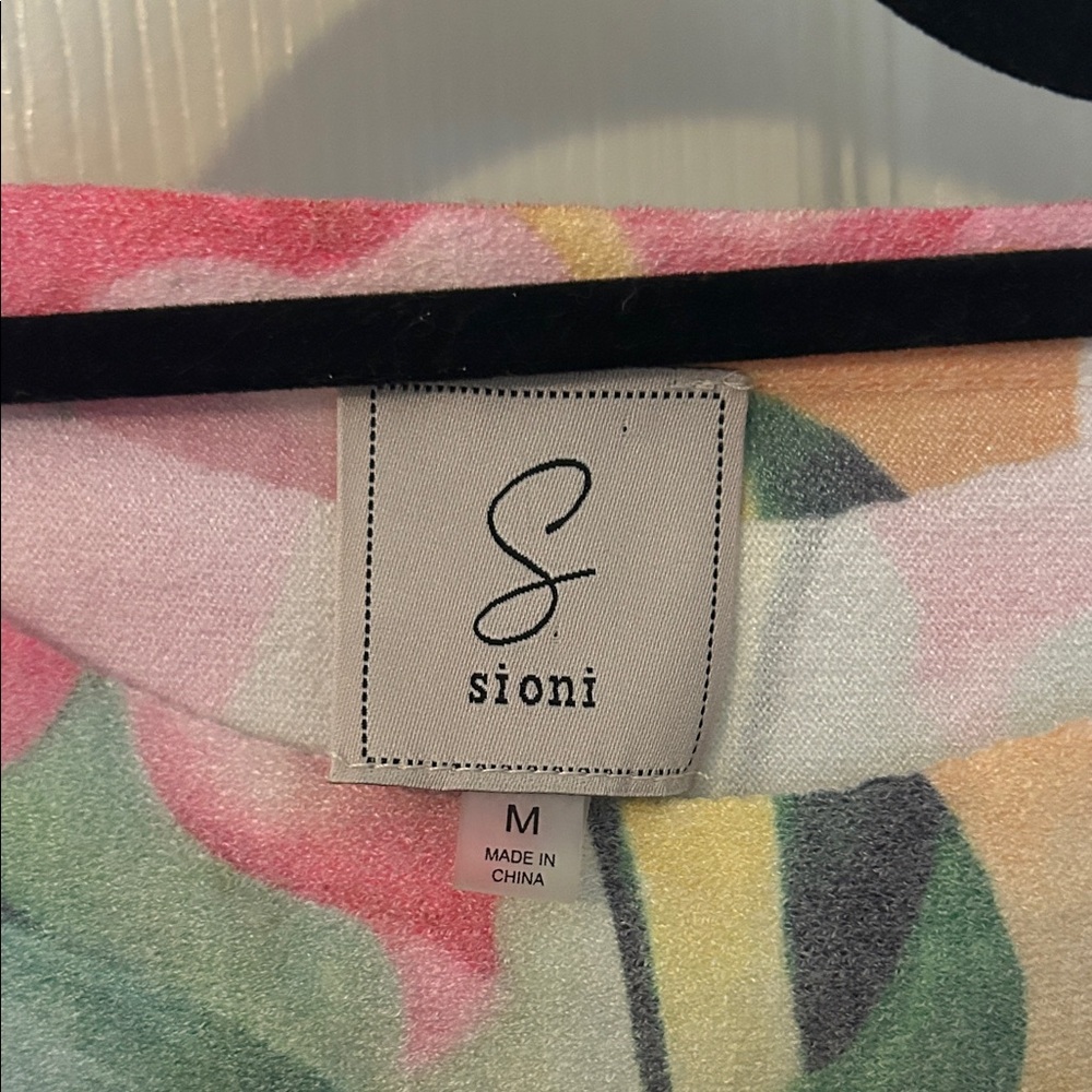 Sioni Vibrant Floral Blouse with Pink and Green Accents - Picture 2 of 3